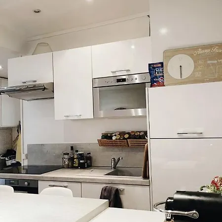 Rustic Walls & Natural Light In Heart Of Διαμέρισμα